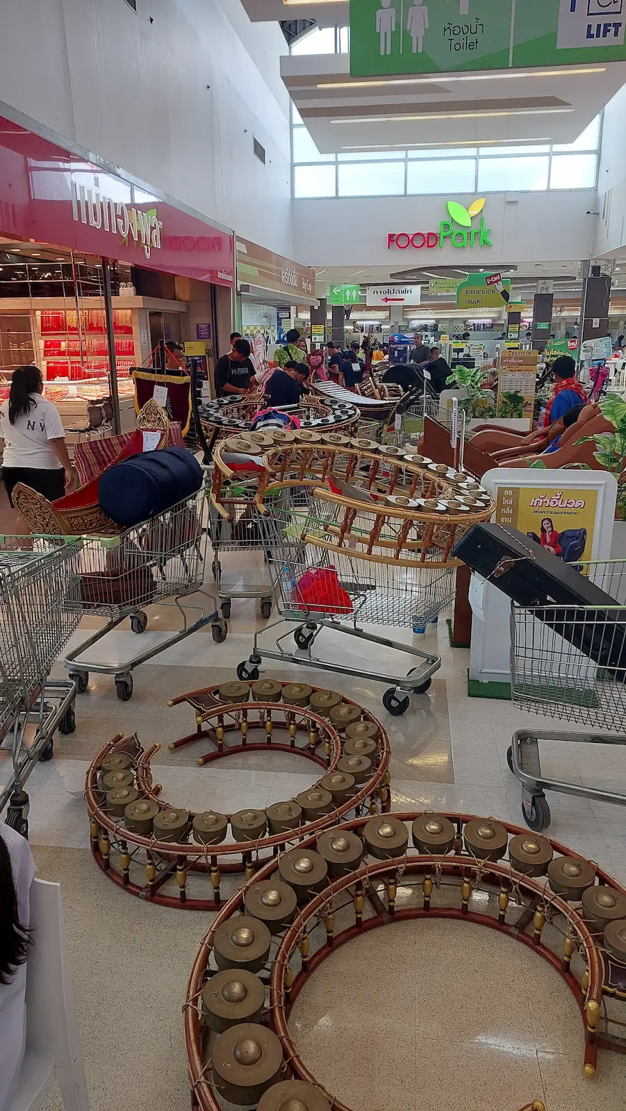 เครื่องดนตรีไทยที่ผู้เข้าประกวดนำมาแสดงในงานประกวดดนตรีไทย Big C 5 ภาค