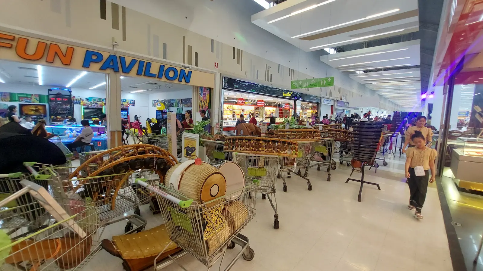 การเตรียมและจัดเก็บเครื่องดนตรีไทยสำหรับผู้เข้าประกวด งาน Big C Thai Music Contest