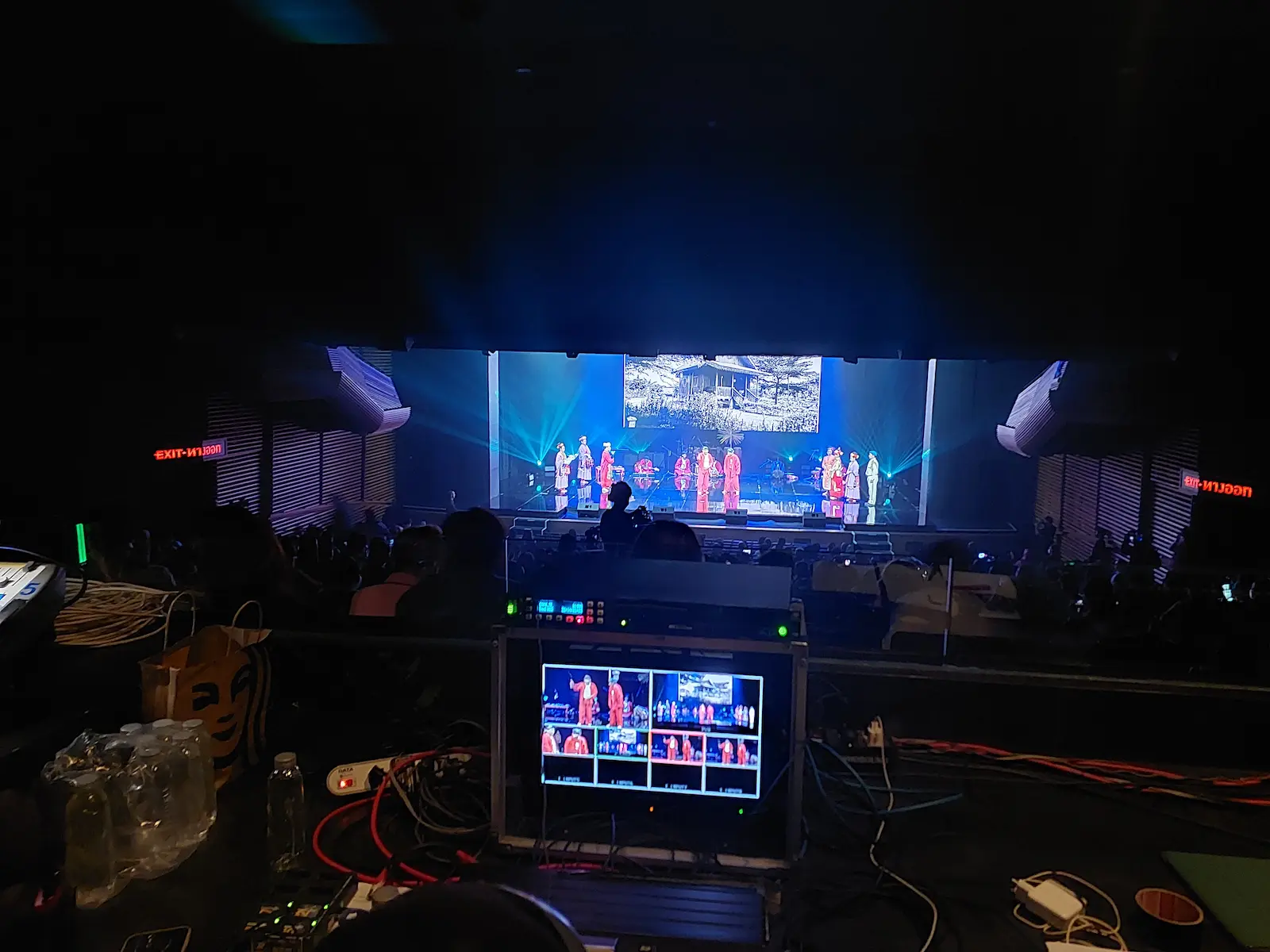 มุมมองห้องควบคุม Control Room ระหว่างการถ่ายทอดสดงานแสดงวัฒนธรรมอินโดนีเซีย