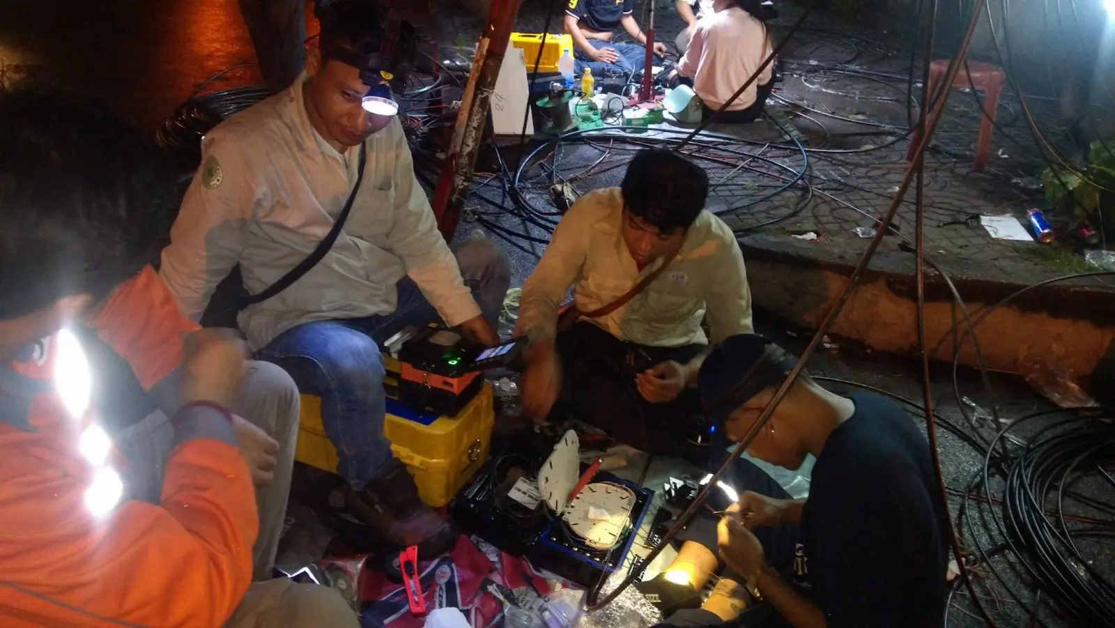 การซ่อมแซมฉุกเฉินสาย Fiber Optic ด้วยการ Fusion Splicing ในเวลากลางคืน